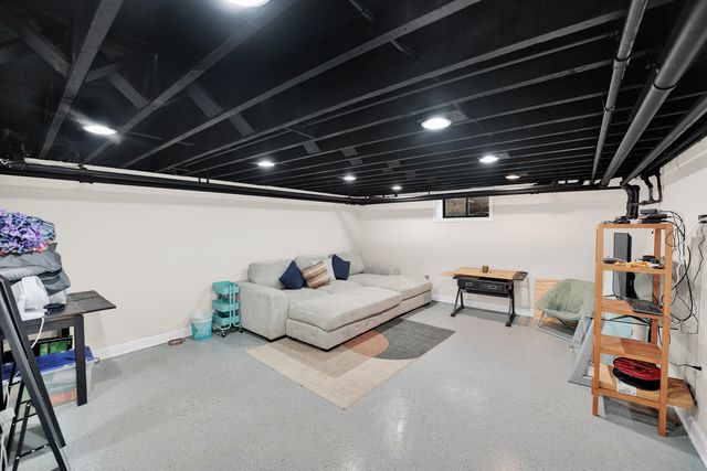 2014 W Hopkins Place, Chicago, IL 60643