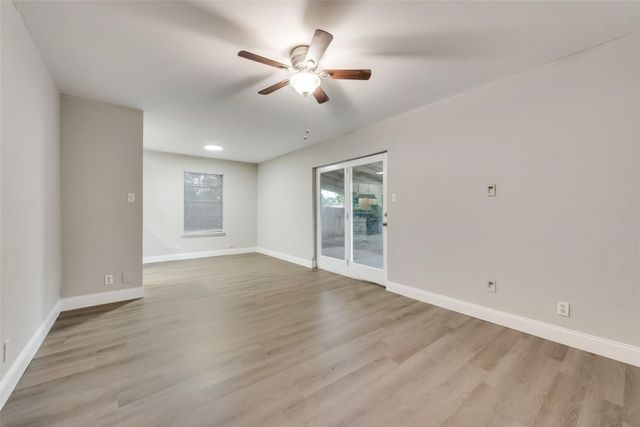 6013 Barry Drive, Watauga, TX 76148
