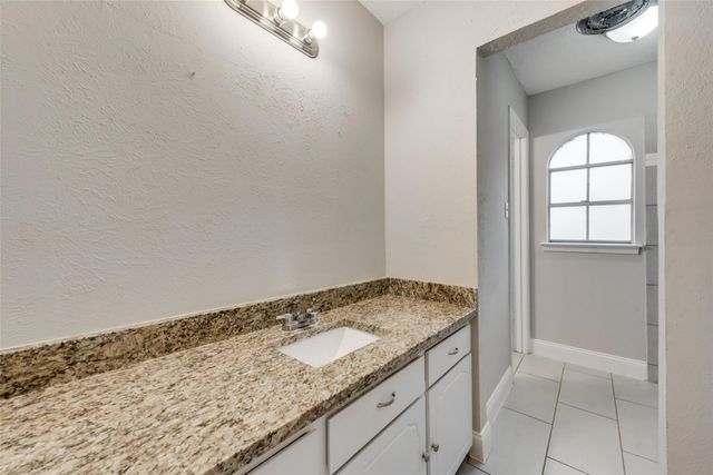 6013 Barry Drive, Watauga, TX 76148