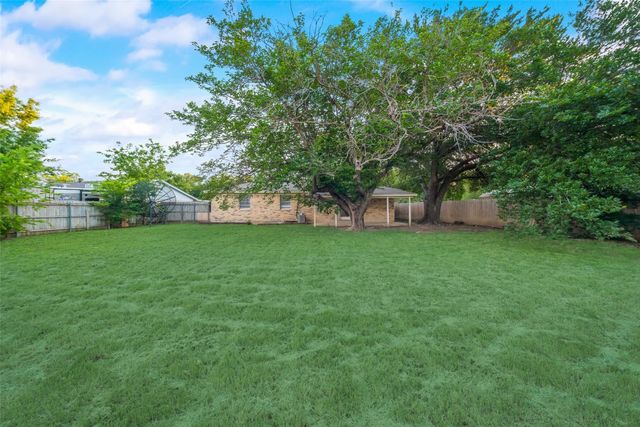 6013 Barry Drive, Watauga, TX 76148