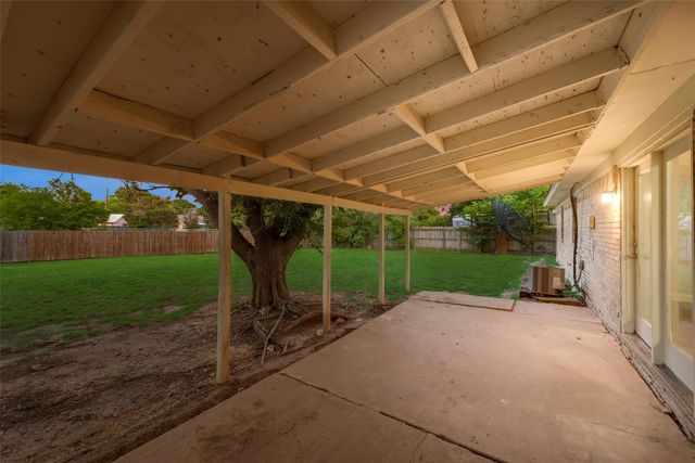 6013 Barry Drive, Watauga, TX 76148