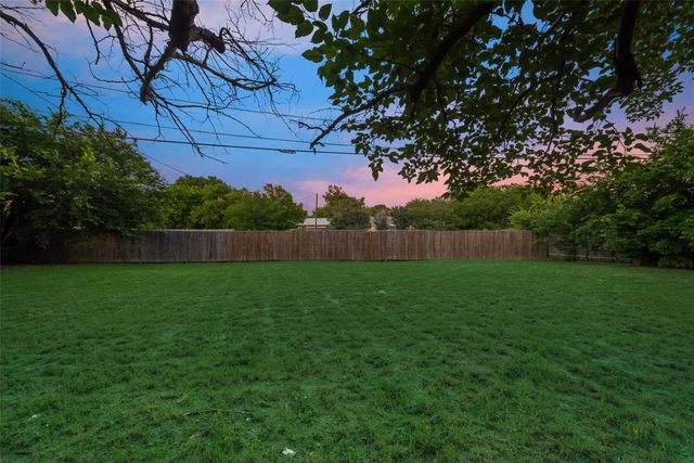 6013 Barry Drive, Watauga, TX 76148