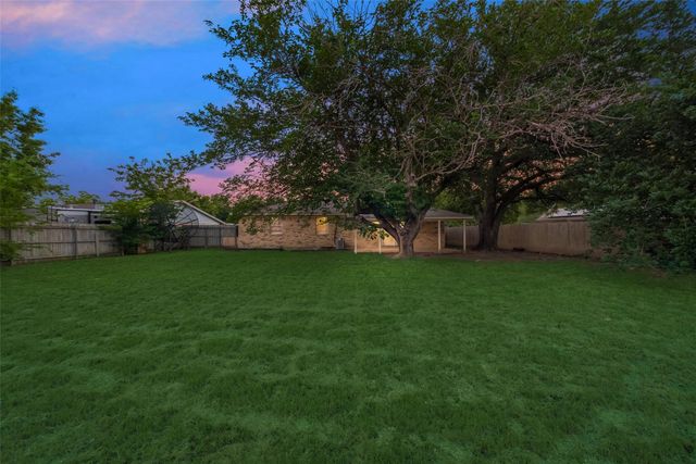 6013 Barry Drive, Watauga, TX 76148