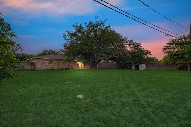 6013 Barry Drive, Watauga, TX 76148