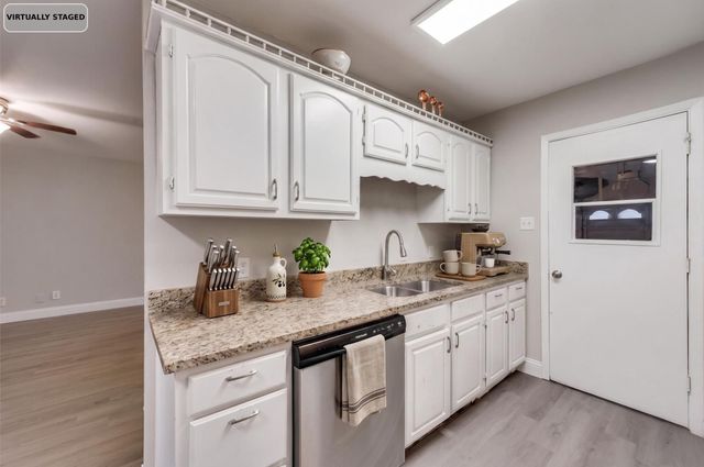 6013 Barry Drive, Watauga, TX 76148