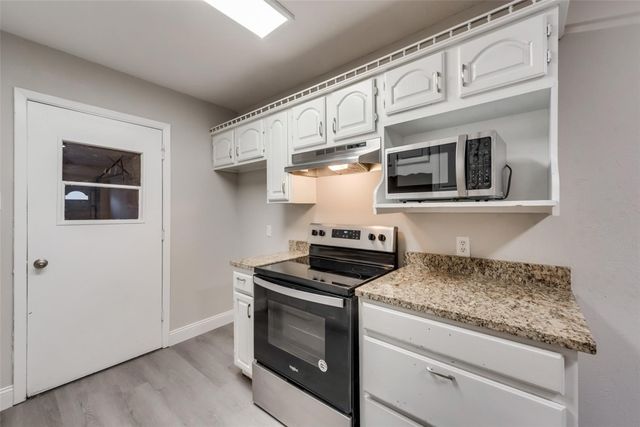 6013 Barry Drive, Watauga, TX 76148