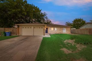 6013 Barry Drive, Watauga, TX 76148