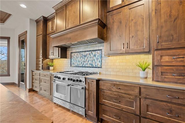 2808 NW Nutall Court, Lee's Summit, MO 64081