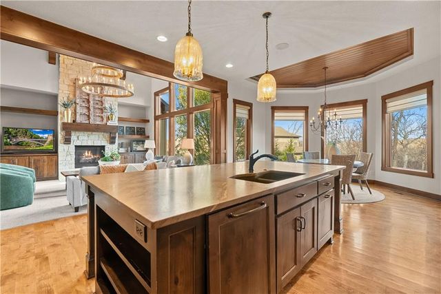 2808 NW Nutall Court, Lee's Summit, MO 64081