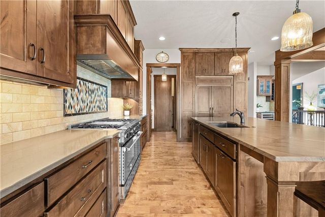 2808 NW Nutall Court, Lee's Summit, MO 64081