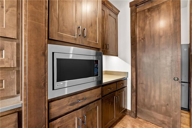 2808 NW Nutall Court, Lee's Summit, MO 64081