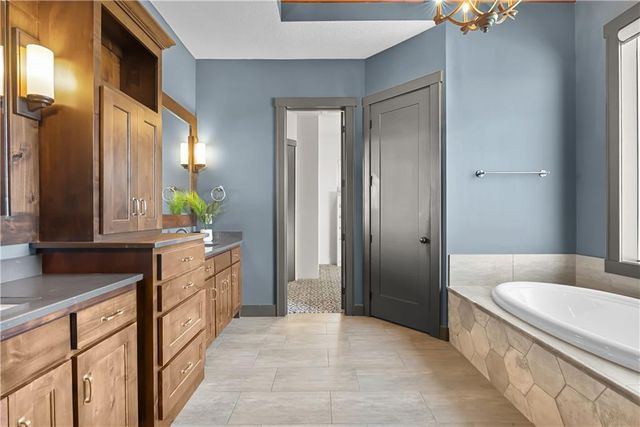 2808 NW Nutall Court, Lee's Summit, MO 64081