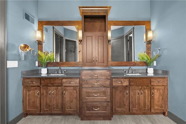 2808 NW Nutall Court, Lee's Summit, MO 64081