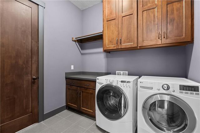 2808 NW Nutall Court, Lee's Summit, MO 64081