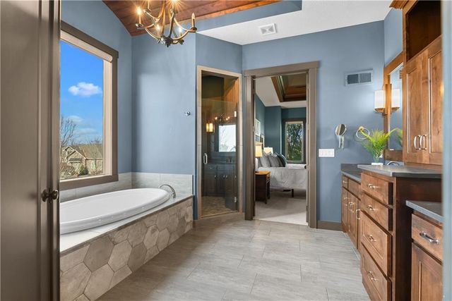 2808 NW Nutall Court, Lee's Summit, MO 64081