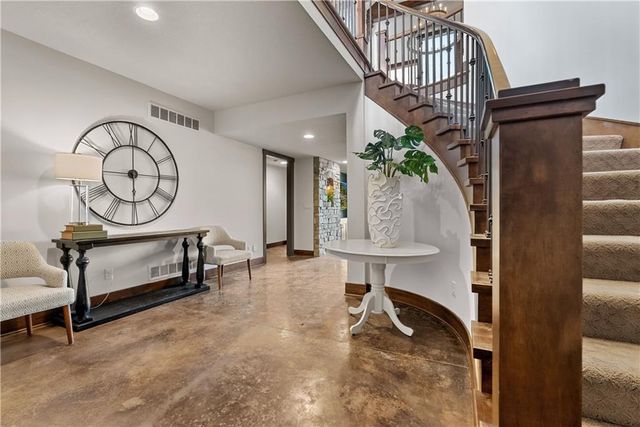 2808 NW Nutall Court, Lee's Summit, MO 64081