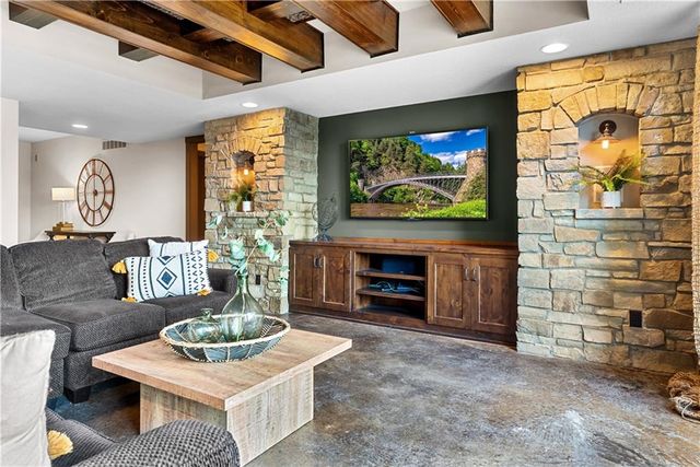 2808 NW Nutall Court, Lee's Summit, MO 64081