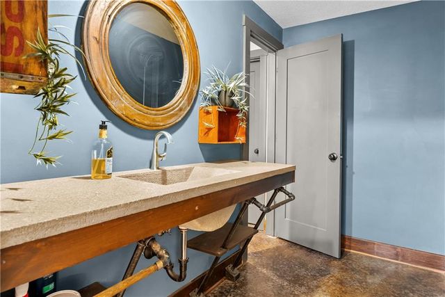 2808 NW Nutall Court, Lee's Summit, MO 64081