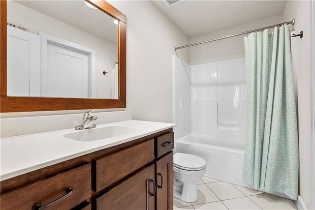 2808 NW Nutall Court, Lee's Summit, MO 64081