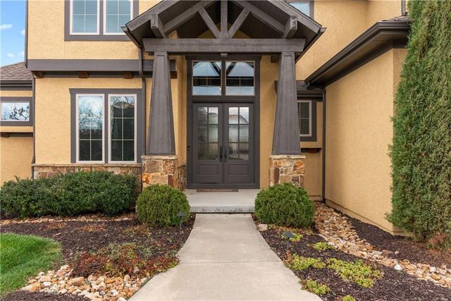 2808 NW Nutall Court, Lee's Summit, MO 64081