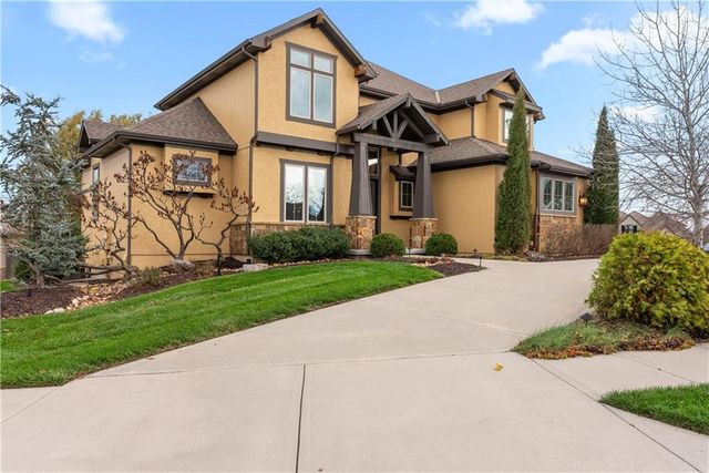 2808 NW Nutall Court, Lee's Summit, MO 64081