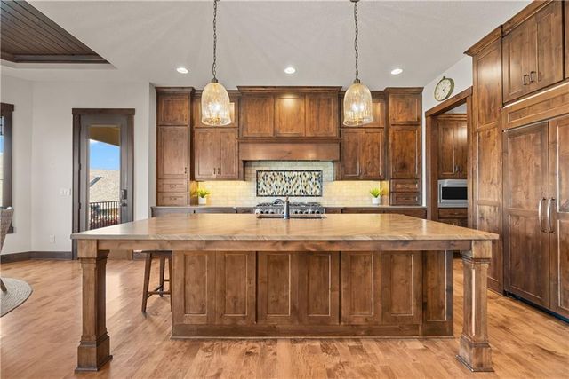 2808 NW Nutall Court, Lee's Summit, MO 64081