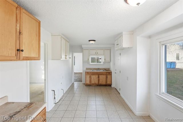 23615 Columbus Avenue, Warren, MI 48089