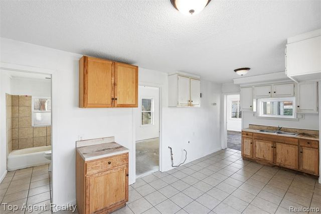 23615 Columbus Avenue, Warren, MI 48089