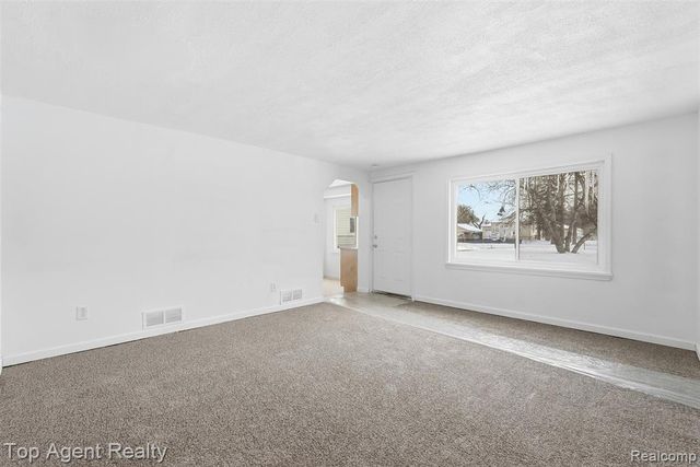 23615 Columbus Avenue, Warren, MI 48089