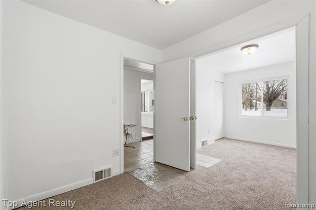 23615 Columbus Avenue, Warren, MI 48089