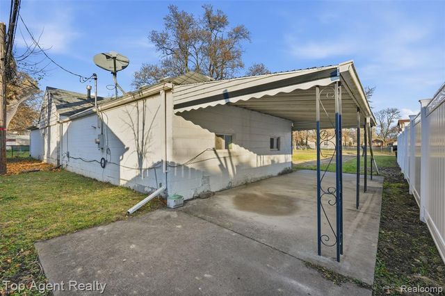 23615 Columbus Avenue, Warren, MI 48089