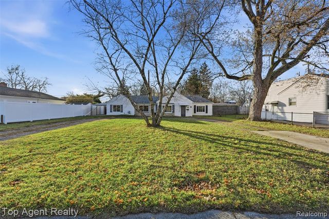 23615 Columbus Avenue, Warren, MI 48089