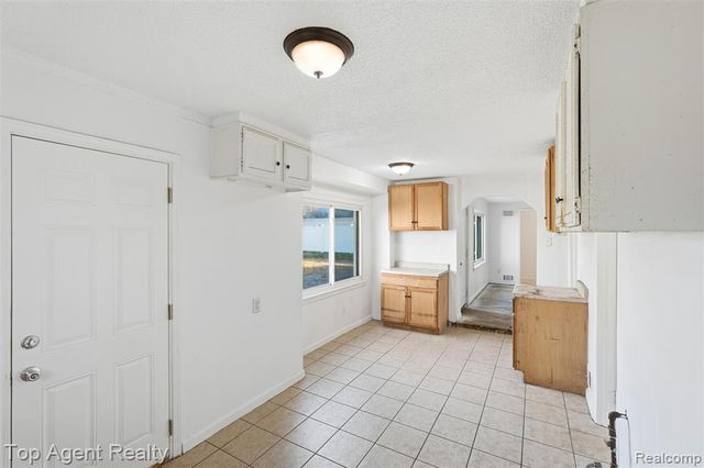 23615 Columbus Avenue, Warren, MI 48089