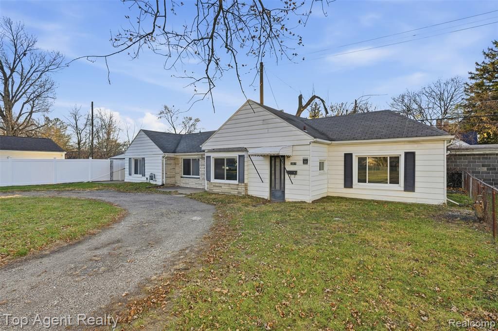 23615 Columbus Avenue, Warren, MI 48089