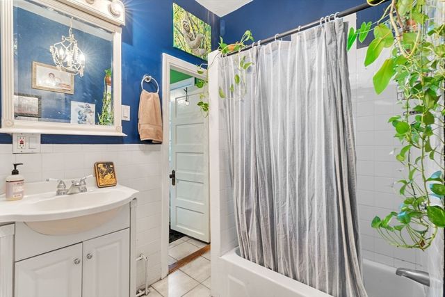 377 Dorchester St 2, Boston, MA 02127