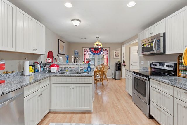 2 Burnside Avenue, Seekonk, MA 02771