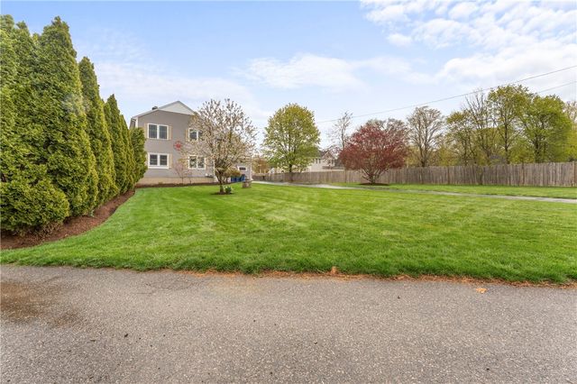 2 Burnside Avenue, Seekonk, MA 02771
