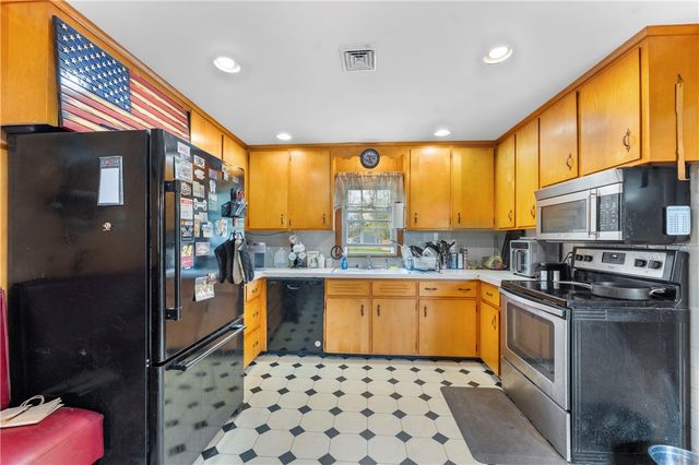2 Burnside Avenue, Seekonk, MA 02771