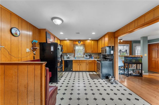 2 Burnside Avenue, Seekonk, MA 02771