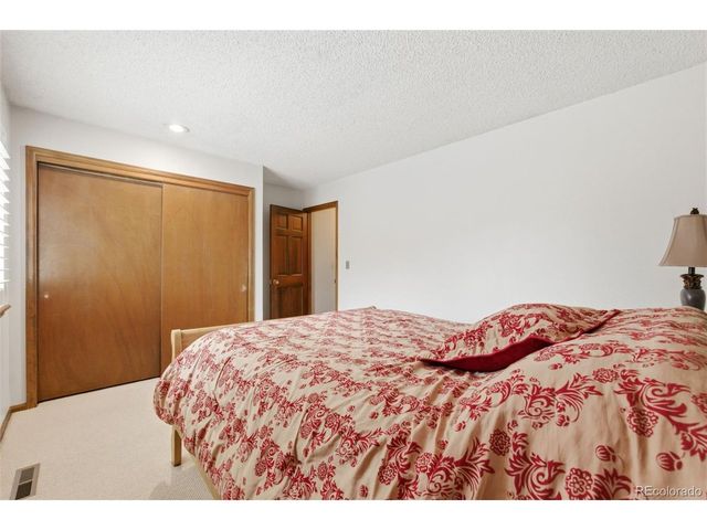 47 S Eagle Cir, Aurora, CO 80012