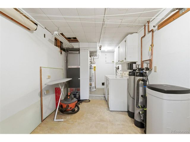 47 S Eagle Cir, Aurora, CO 80012