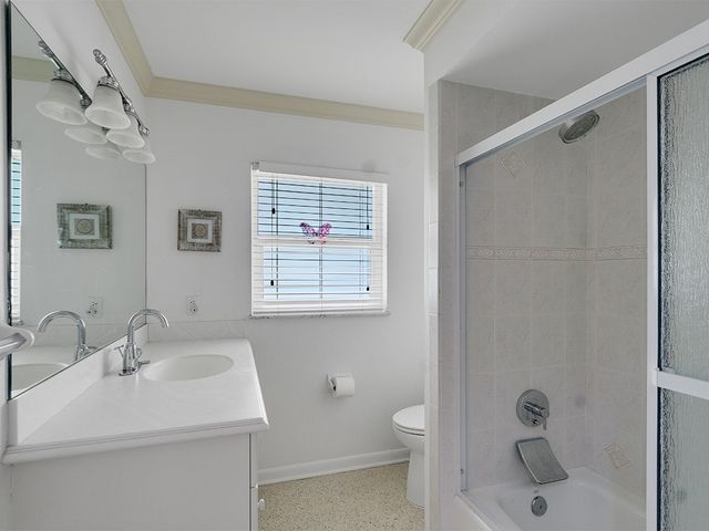 816 Acacia Road, Vero Beach, FL 32963
