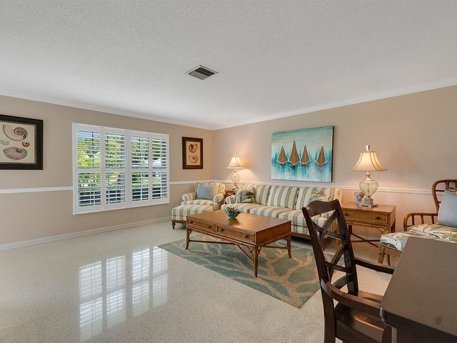 816 Acacia Road, Vero Beach, FL 32963
