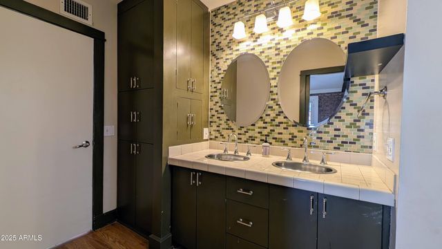 918 E WHITTON Avenue, Phoenix, AZ 85014