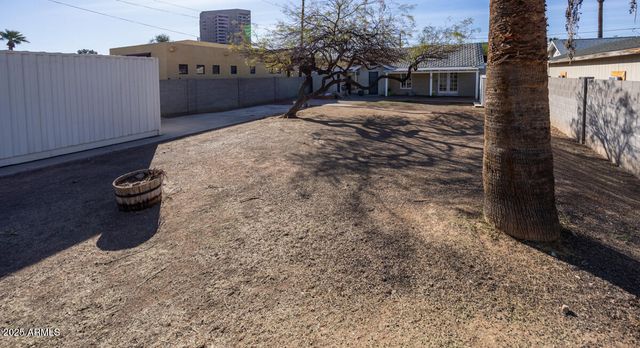 918 E WHITTON Avenue, Phoenix, AZ 85014