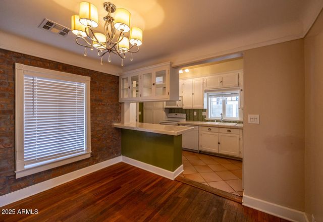 918 E WHITTON Avenue, Phoenix, AZ 85014