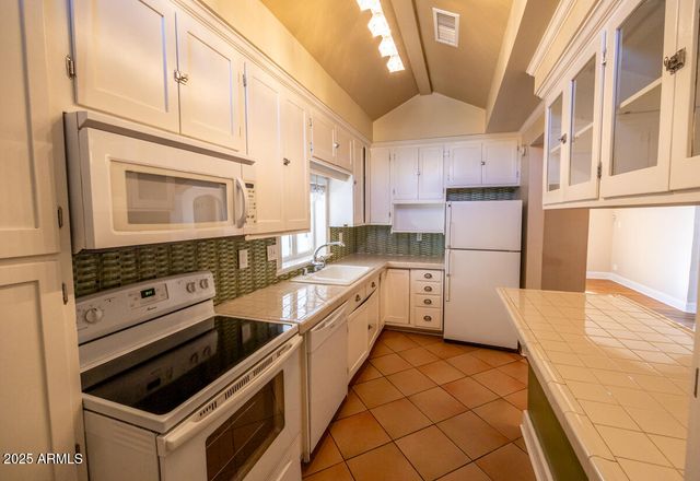 918 E WHITTON Avenue, Phoenix, AZ 85014