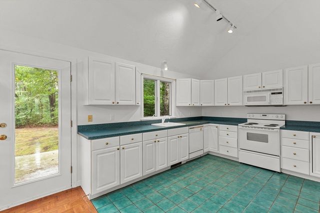 31 Jamie's Path, Plymouth, MA 02360