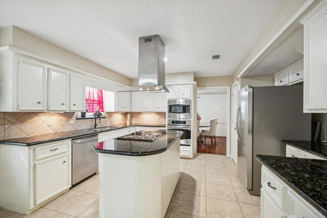 6723 Apple Valley Lane, Houston, TX 77069