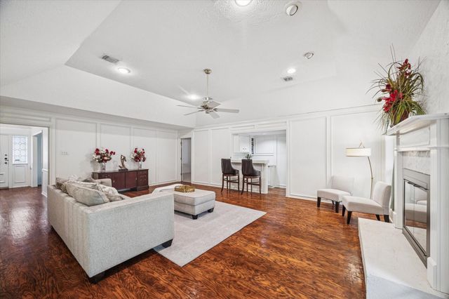 6723 Apple Valley Lane, Houston, TX 77069